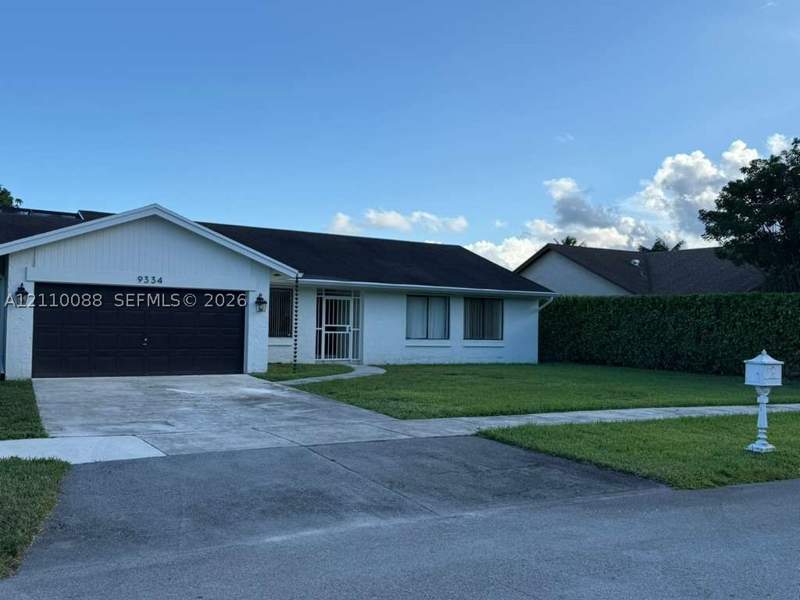 3 bedroom SingleFamilyResidence at 9334 SW 171st Ter, Harriel Estates, Palmetto Bay — photo 2