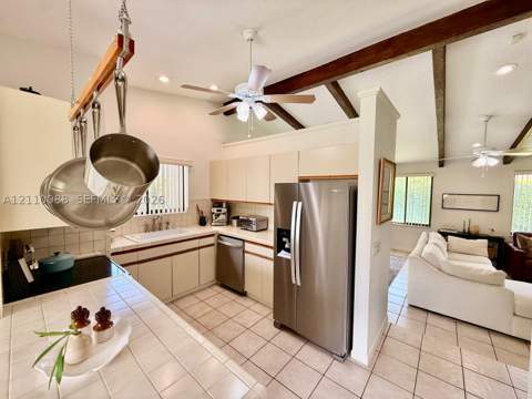 9334 SW 171st Ter, Palmetto Bay FL - photo 8 of 23