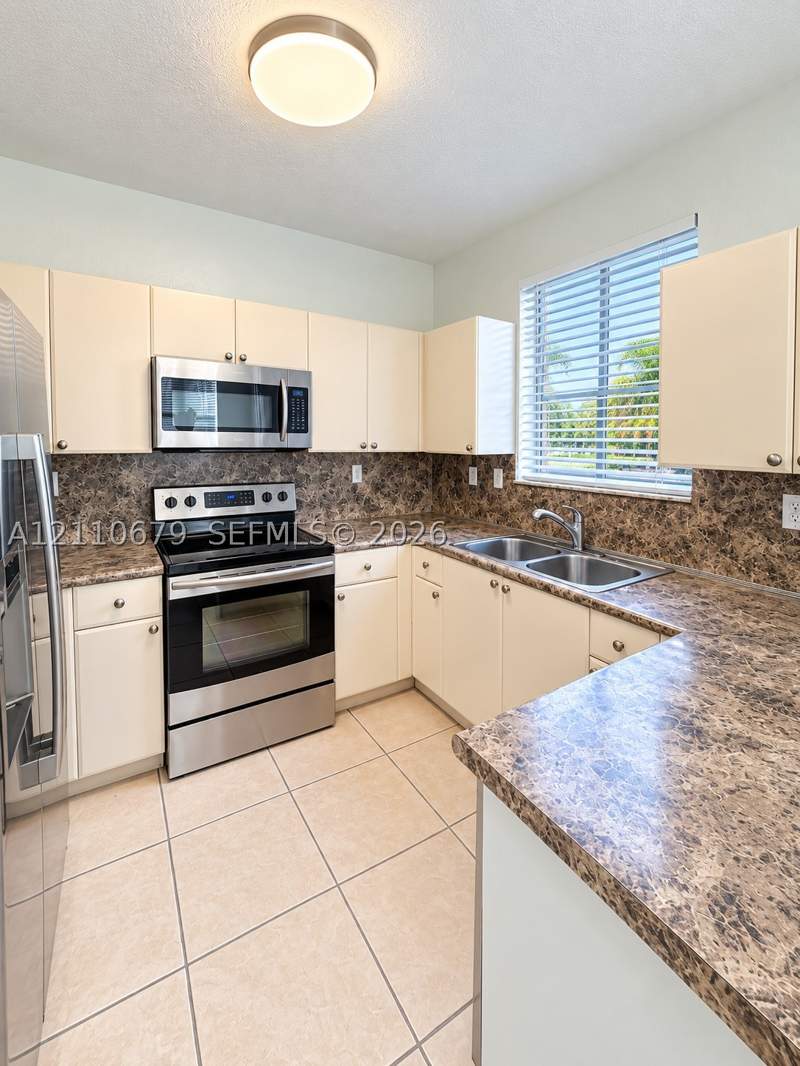 4 bedroom Condominium at 7301 NW 174th Ter 107, Shoma Villas II At Countr, Hialeah — photo 5