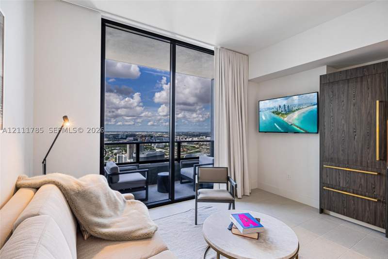 1 bedroom Condominium at 159 NE 6th St 4803, Gale Residences, Miami — photo 2
