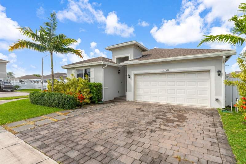 4 bedroom SingleFamilyResidence at 27364 SW 132nd Pl, A H At Turnpike South Sec, Miami — photo 2