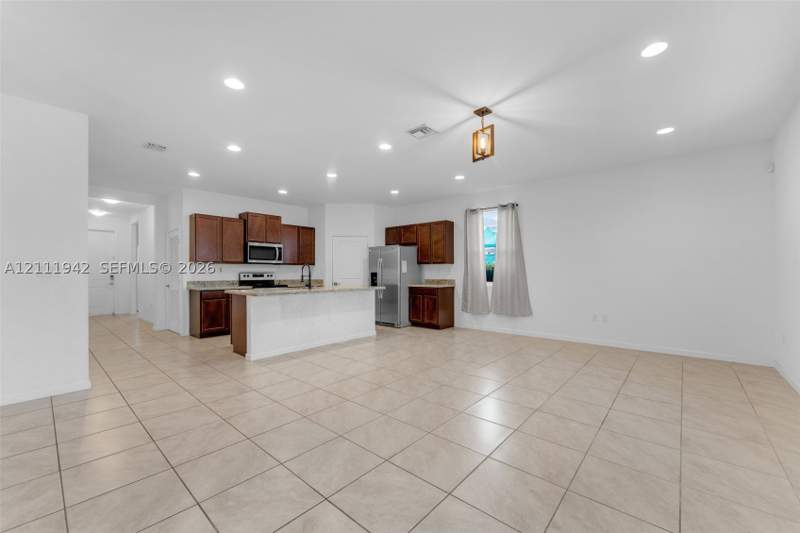 4 bedroom SingleFamilyResidence at 27364 SW 132nd Pl, A H At Turnpike South Sec, Miami — photo 5
