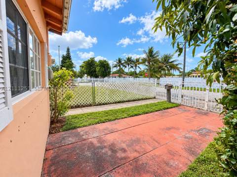 201 NW 61st Ave, Miami FL - photo 20 of 23