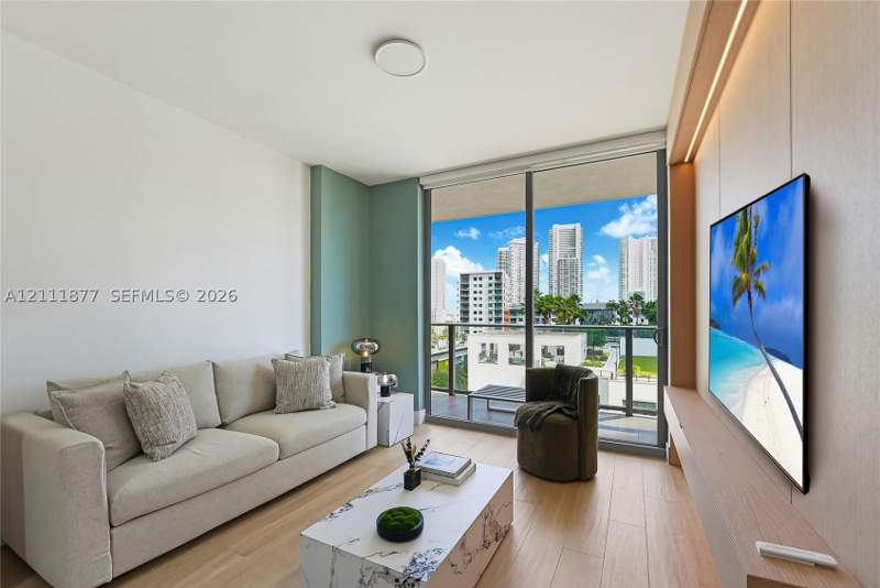 1 bedroom Condominium at 90 NE 32nd St 810, The Standard Residences, Miami — photo 2