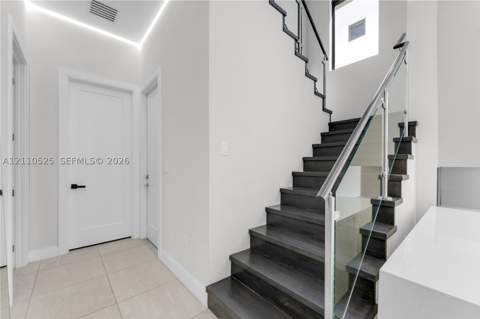 8061 NW 42nd St, Doral FL - photo 10 of 41
