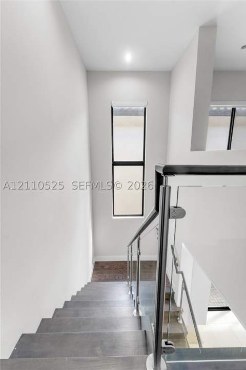 8061 NW 42nd St, Doral FL - photo 11 of 41