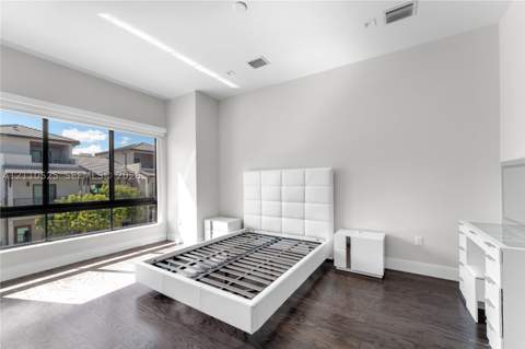 8061 NW 42nd St, Doral FL - photo 15 of 41