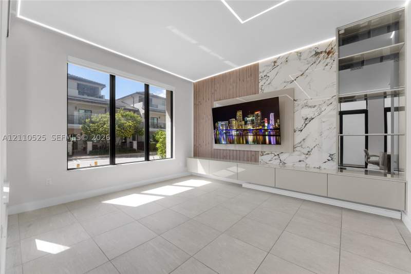 4 bedroom SingleFamilyResidence at 8061 NW 42nd St, Canarias East, Doral — photo 5