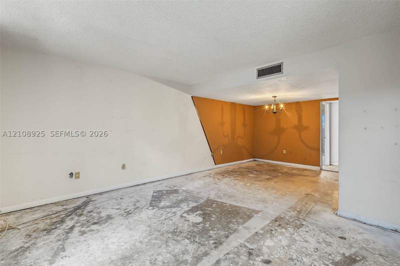 2 bedroom Condominium at 10840 N Kendall Dr W1, Spanish Trace Condo, Miami — photo 3
