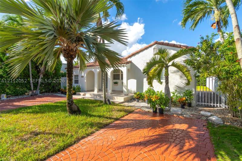 4 bedroom SingleFamilyResidence at 5635 SW 5th Ter, Tamiami Highlands, Miami — photo 3