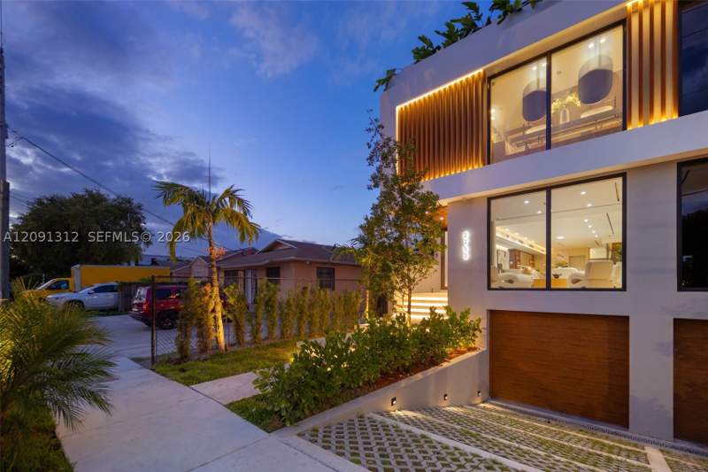 4 bedroom Condominium at 2753 SW 23rd Ter, Amnd Miami Suburban Acres, Miami — photo 3