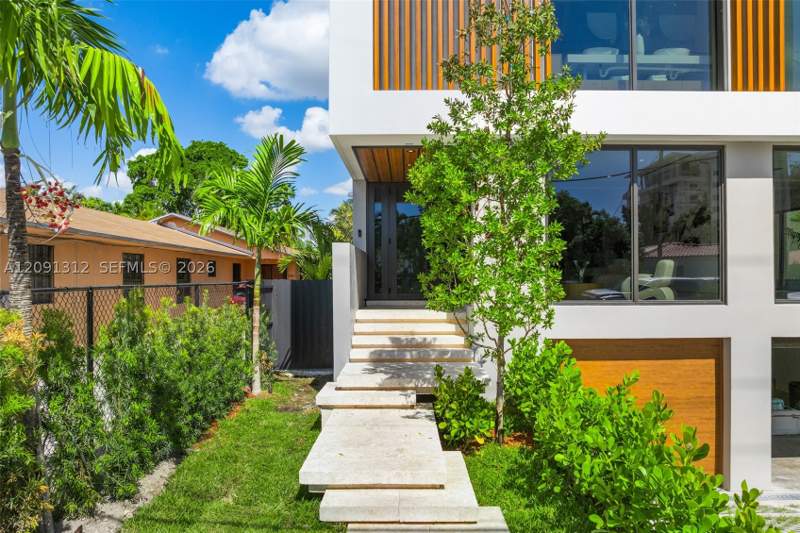 4 bedroom Condominium at 2753 SW 23rd Ter, Amnd Miami Suburban Acres, Miami — photo 5