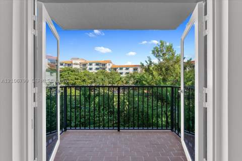 323 Navarre Ave 202, Coral Gables FL - photo 18 of 19