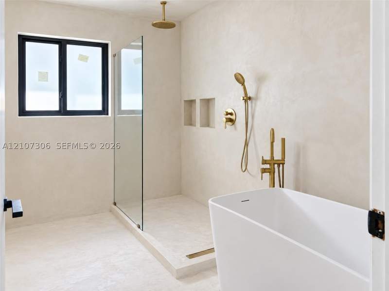 3 bedroom SingleFamilyResidence at 4322 Alton Rd, Nautilus Sub, Miami Beach — photo 5