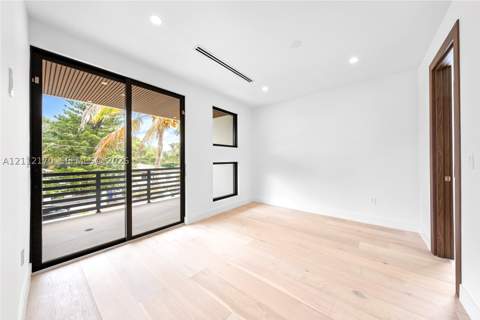 260 NW 47th St, Miami FL - photo 11 of 41
