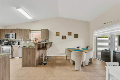 12155 SW 251st St, Homestead FL - photo 12 of 45