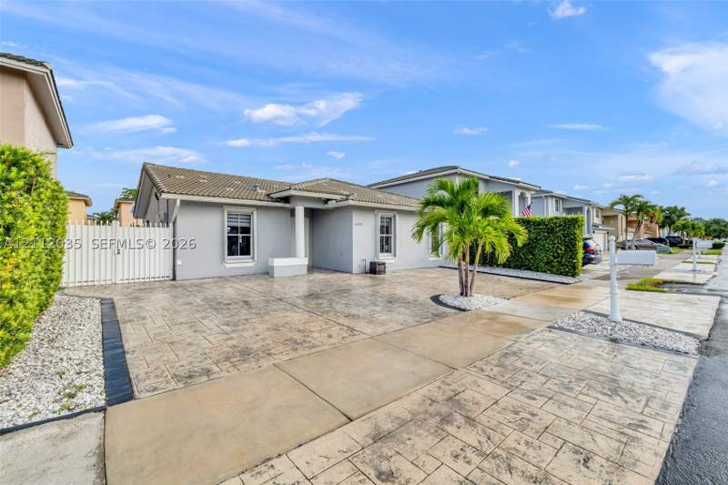 3 bedroom SingleFamilyResidence at 12155 SW 251st St, Biscayne Point South, Homestead — photo 2