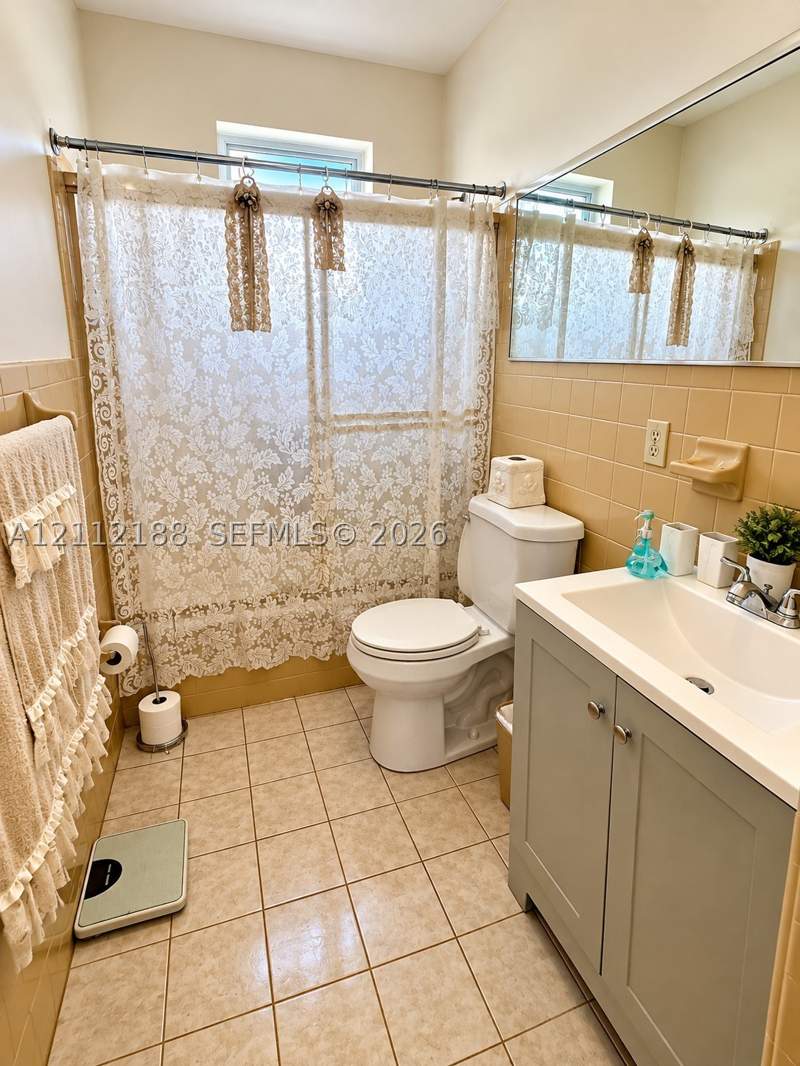 2 bedroom SingleFamilyResidence at 2445 SW 19th St, Silver Belle, Miami — photo 5