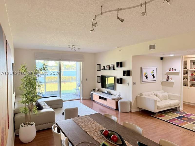 3 bedroom SingleFamilyResidence at 10730 NW 66th St, Captiva Condo A, Doral — photo 2