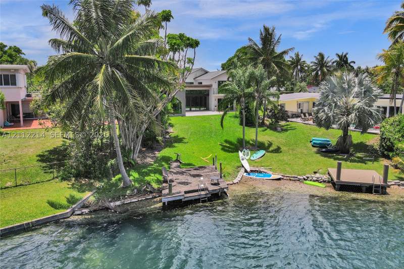8 bedroom SingleFamilyResidence at 19651 NE 19th Pl, Sky Lake, North Miami Beach — photo 2