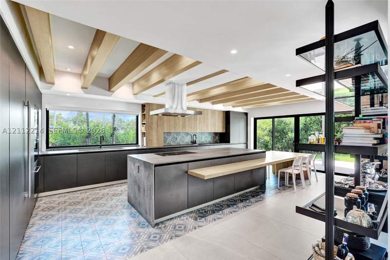 8 bedroom SingleFamilyResidence at 19651 NE 19th Pl, Sky Lake, North Miami Beach — photo 4