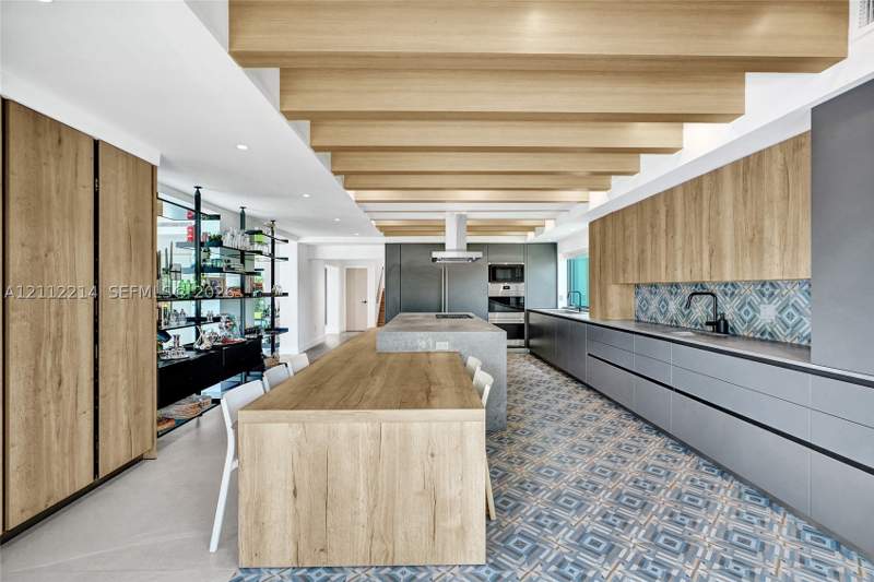 8 bedroom SingleFamilyResidence at 19651 NE 19th Pl, Sky Lake, North Miami Beach — photo 5