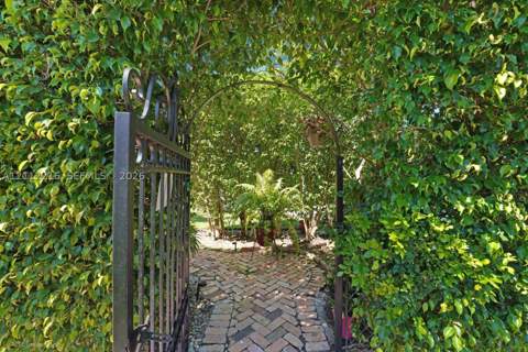 4500 Sheridan Ave, Miami Beach FL - photo 14 of 51