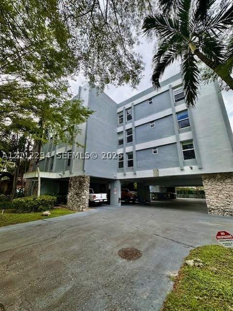 2 bedroom Condominium at 820 Salzedo St 305, Barcelona Court Condo, Coral Gables — photo 2
