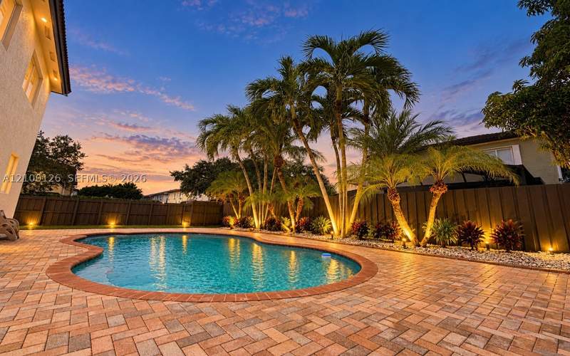 5 bedroom SingleFamilyResidence at 15813 SW 140th St, Milon Venture, Miami — photo 4