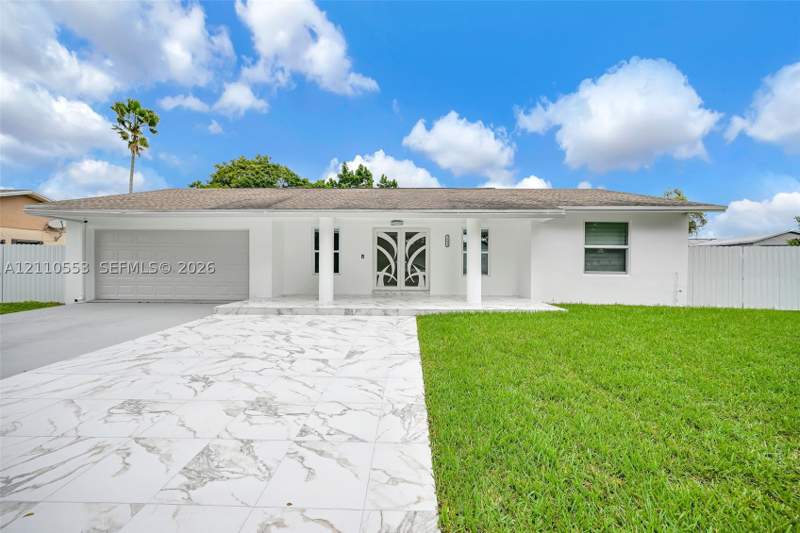5 bedroom SingleFamilyResidence at 16611 SW 108th Ct, El Alamo Sub, Miami — photo 3