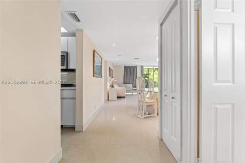 3401 N Country Club Dr 311, Aventura FL - photo 23 of 30