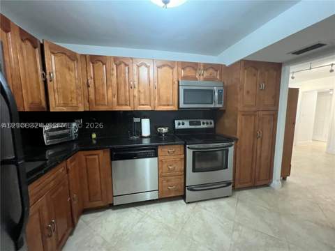 6039 Collins Ave 1208, Miami Beach FL - photo 6 of 38