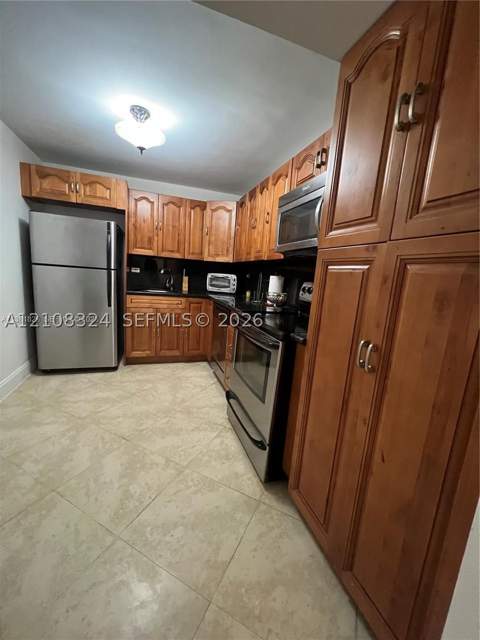 6039 Collins Ave 1208, Miami Beach FL - photo 7 of 38