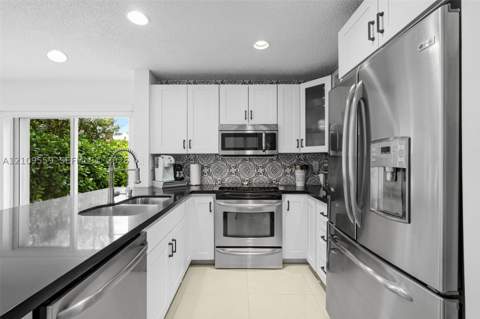10217 NW 56th St, Doral FL - photo 11 of 44