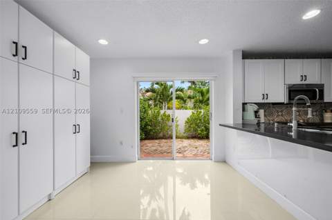 10217 NW 56th St, Doral FL - photo 13 of 44