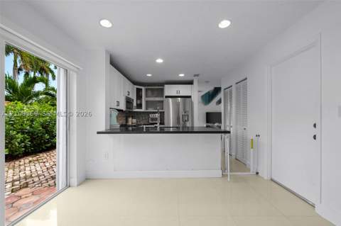 10217 NW 56th St, Doral FL - photo 15 of 44