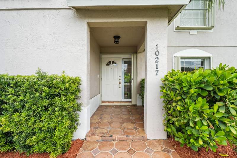 3 bedroom SingleFamilyResidence at 10217 NW 56th St, Doral Palms, Doral — photo 2