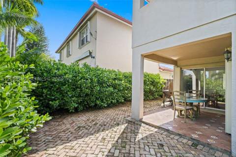 10217 NW 56th St, Doral FL - photo 23 of 44