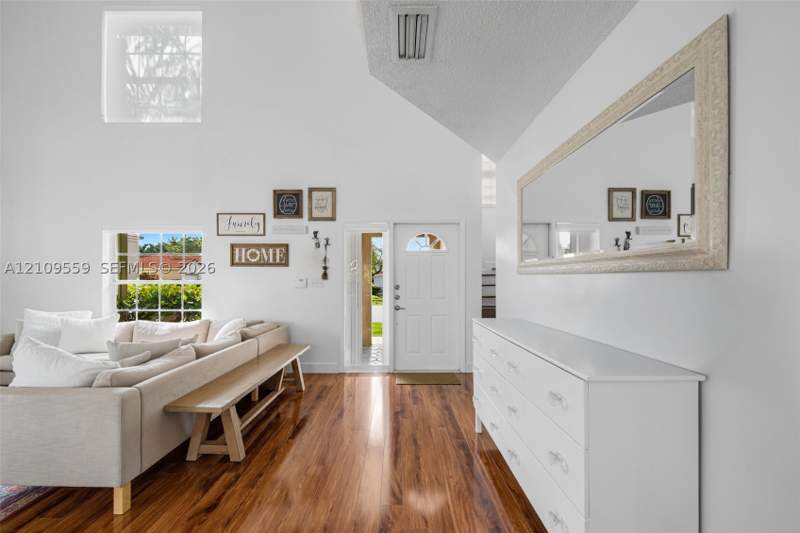 3 bedroom SingleFamilyResidence at 10217 NW 56th St, Doral Palms, Doral — photo 3