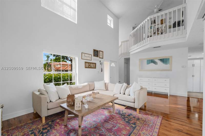 3 bedroom SingleFamilyResidence at 10217 NW 56th St, Doral Palms, Doral — photo 4