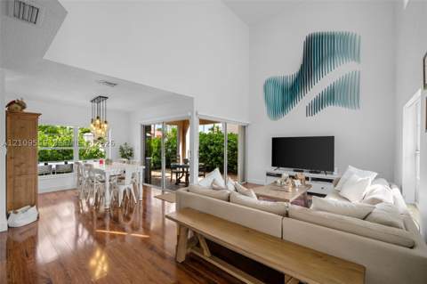 10217 NW 56th St, Doral FL - photo 8 of 44