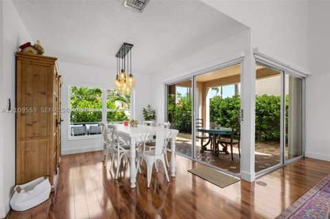 10217 NW 56th St, Doral FL - photo 9 of 44