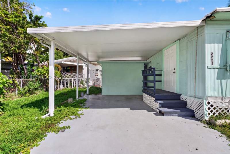 1 bedroom MobileHome at 2221 NE 136 Ln, Trailer City, North Miami Beach — photo 2