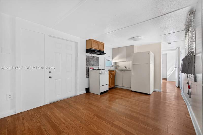 1 bedroom MobileHome at 2221 NE 136 Ln, Trailer City, North Miami Beach — photo 4