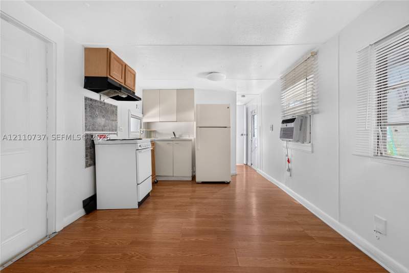 1 bedroom MobileHome at 2221 NE 136 Ln, Trailer City, North Miami Beach — photo 5