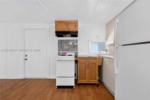 2221 NE 136 Ln, North Miami Beach FL - photo 6 of 18