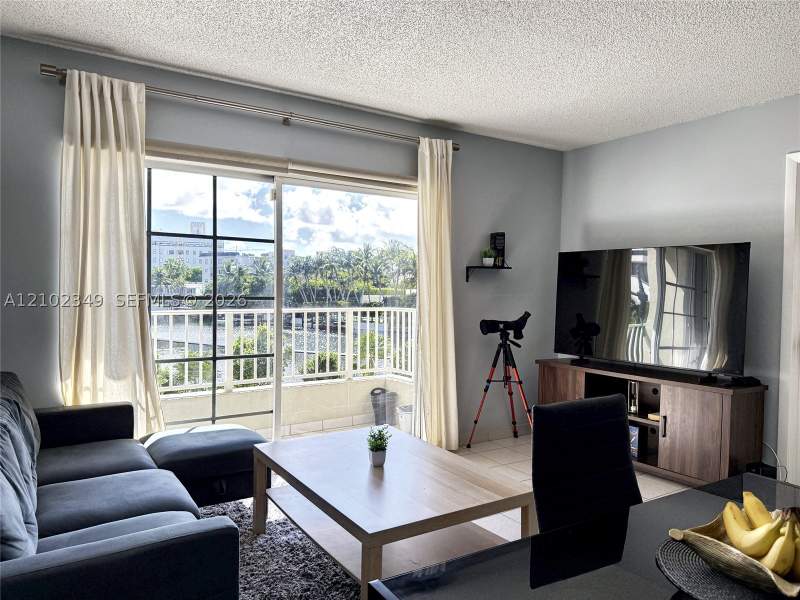2 bedroom Condominium at 2600 Collins Ave 308, Lake Beach Club Condo, Miami Beach — photo 3