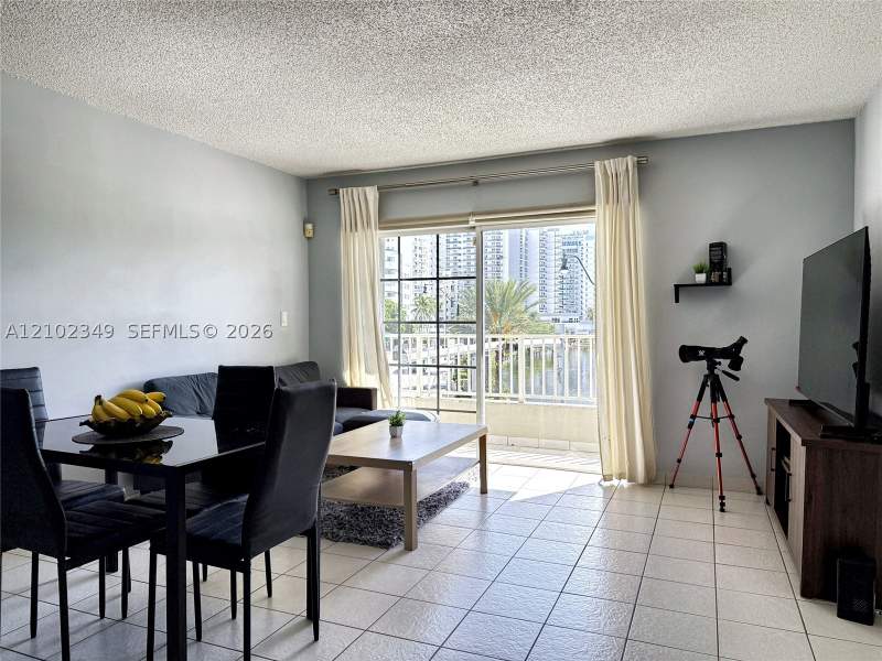 2 bedroom Condominium at 2600 Collins Ave 308, Lake Beach Club Condo, Miami Beach — photo 4