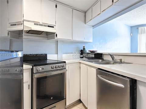 2600 Collins Ave 308, Miami Beach FL - photo 6 of 15