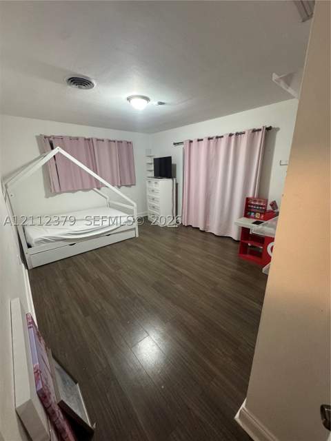 19600 NE 18th Pl, Miami FL - photo 6 of 8